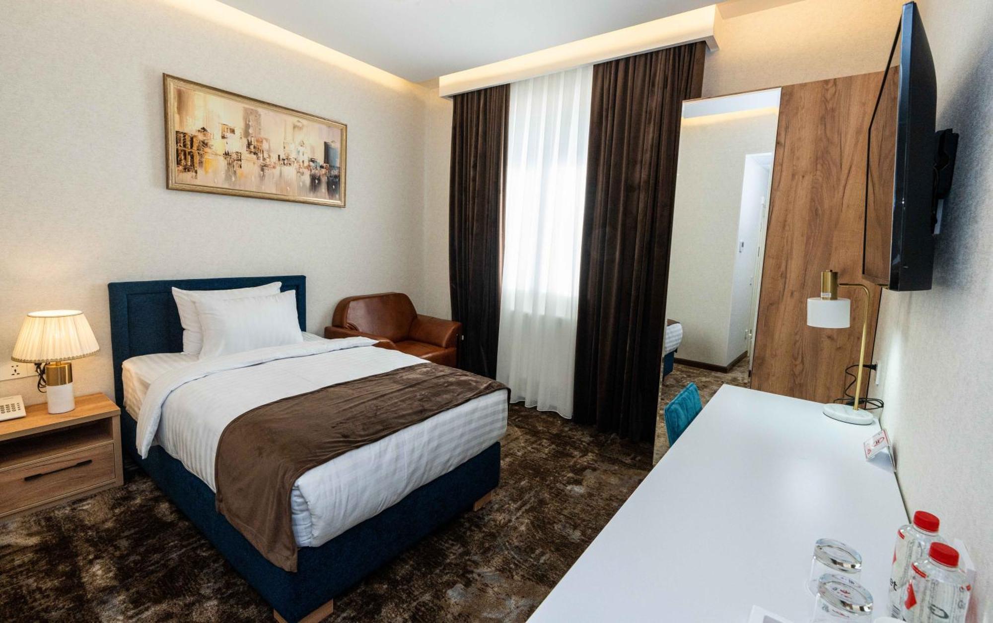 Garnet Mir Hotel Tasjkent Exteriör bild