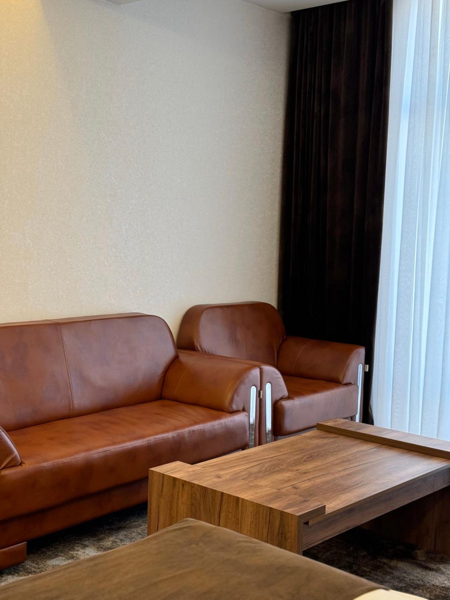 Garnet Mir Hotel Tasjkent Exteriör bild