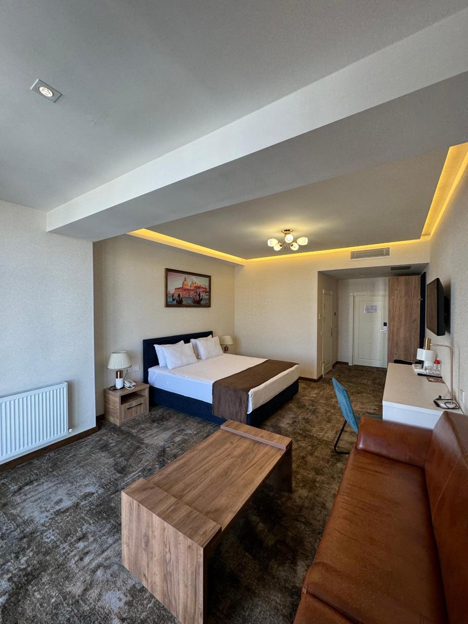 Garnet Mir Hotel Tasjkent Exteriör bild